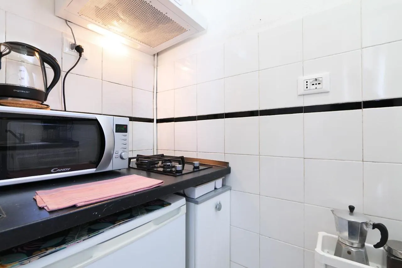 Appartamento Primopiano - Fusina Milano 0*,  Italia